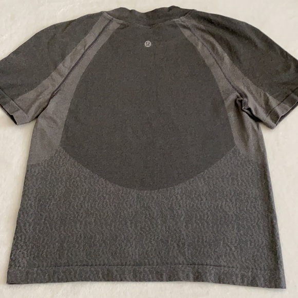 Lululemon | Seamless Training Short Sleeve Shirt LW3GAUS Gull Grey (10) - Picture 11 of 15